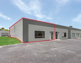 1194 Hemingway Dr, Fort Myers, FL à louer Photo du bâtiment- Image 1 de 9