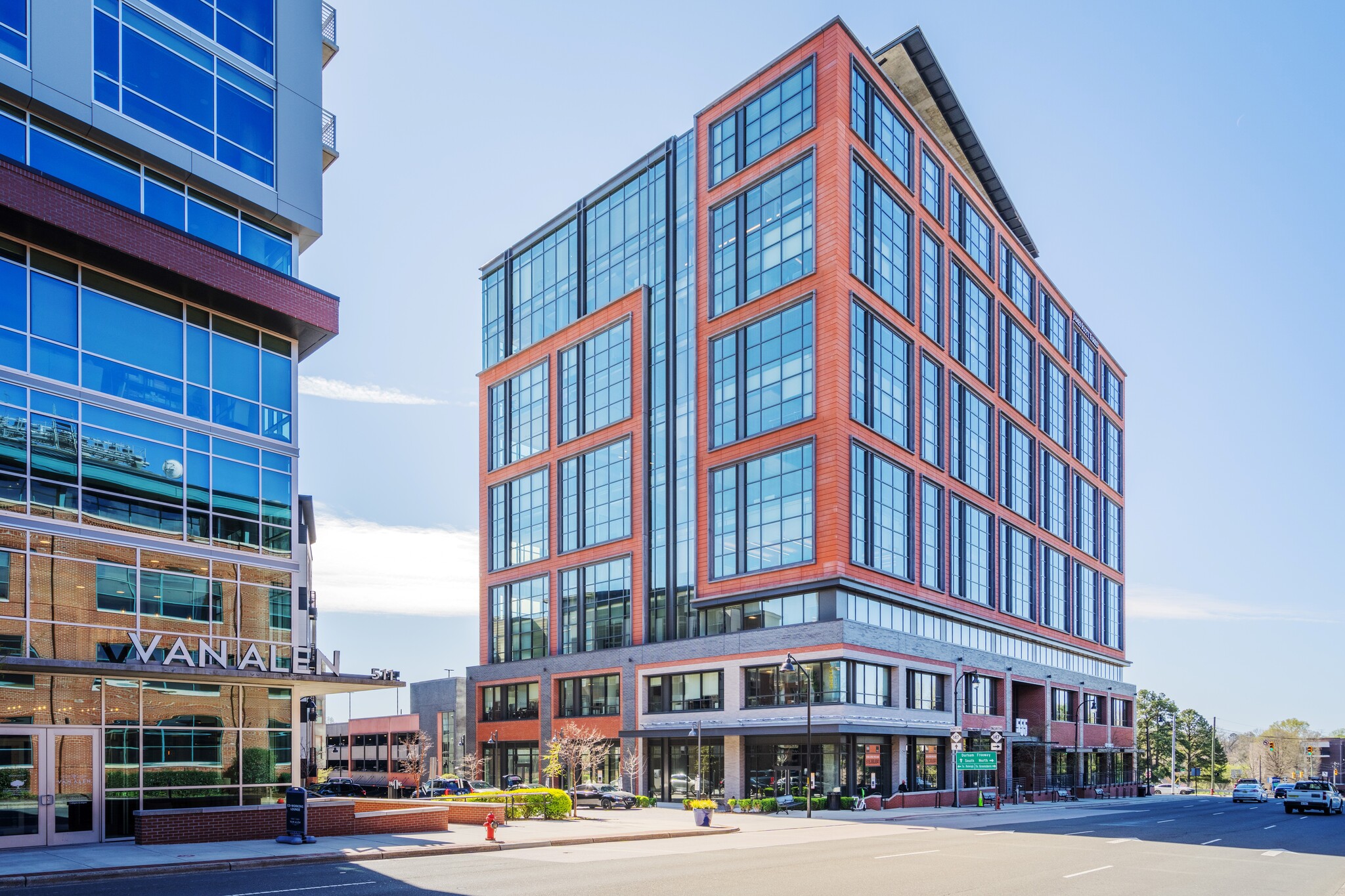 555 S Mangum St, Durham, NC à louer Photo intérieure- Image 1 de 9