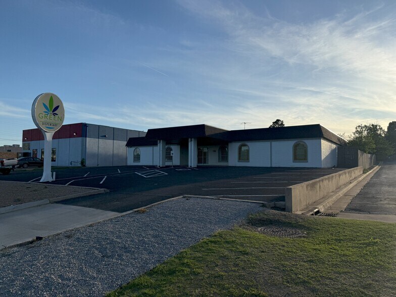 6425 N Meridian Ave, Oklahoma City, OK for lease - Building Photo - Image 1 of 3