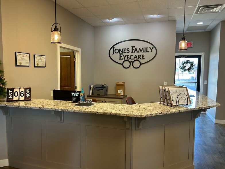 304 W Highway 38, Hartford, SD for lease - Building Photo - Image 2 of 7