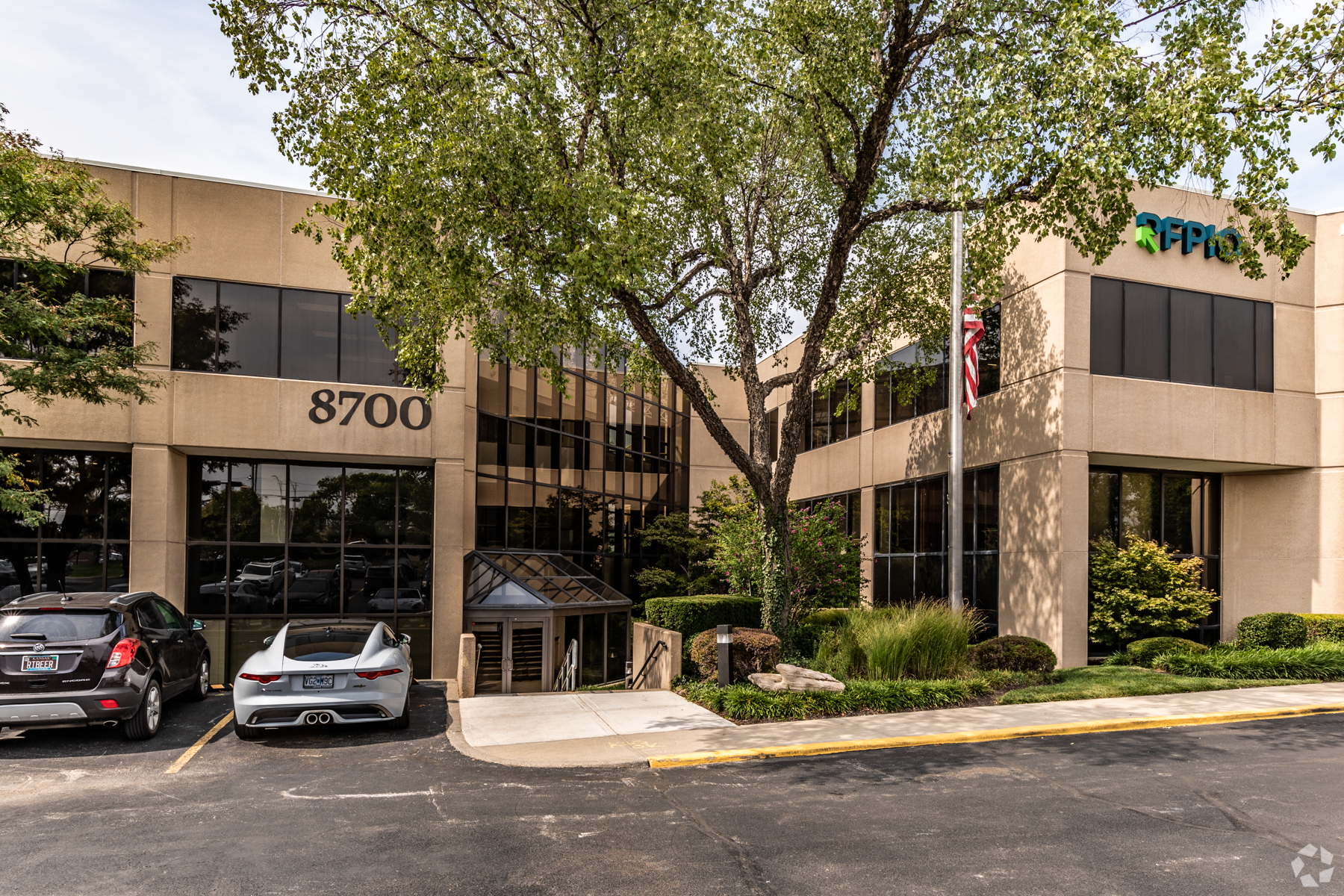 8700 State Line Rd, Leawood, KS for lease Building Photo- Image 1 of 8