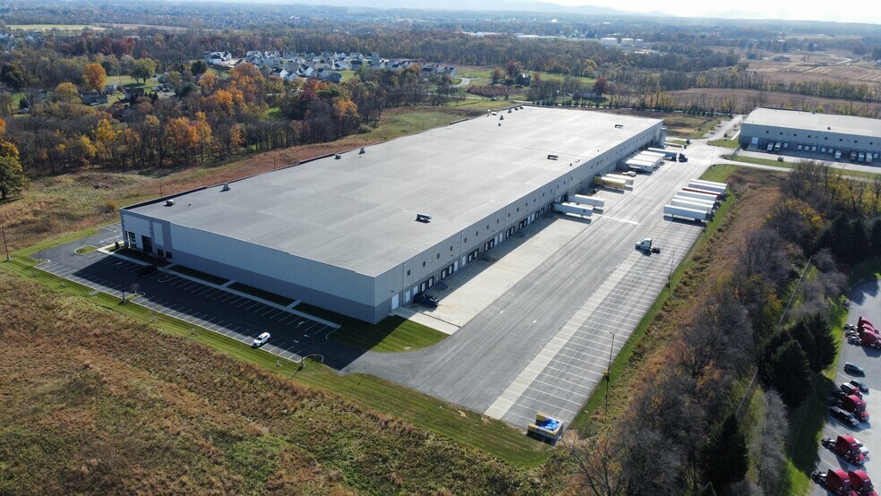 53 Commerce Dr, Mechanicsburg, PA à louer - Photo du bâtiment - Image 3 de 5