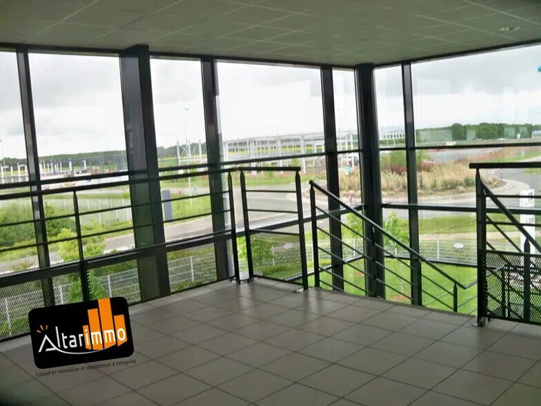 Office in Chartres for lease - Interior Photo - Image 2 of 4