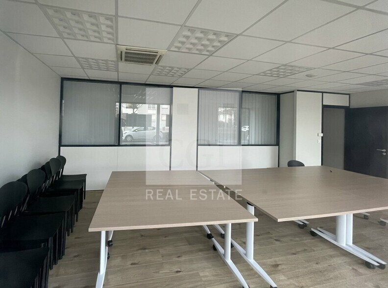 Retail in Échirolles for lease - Interior Photo - Image 3 of 9