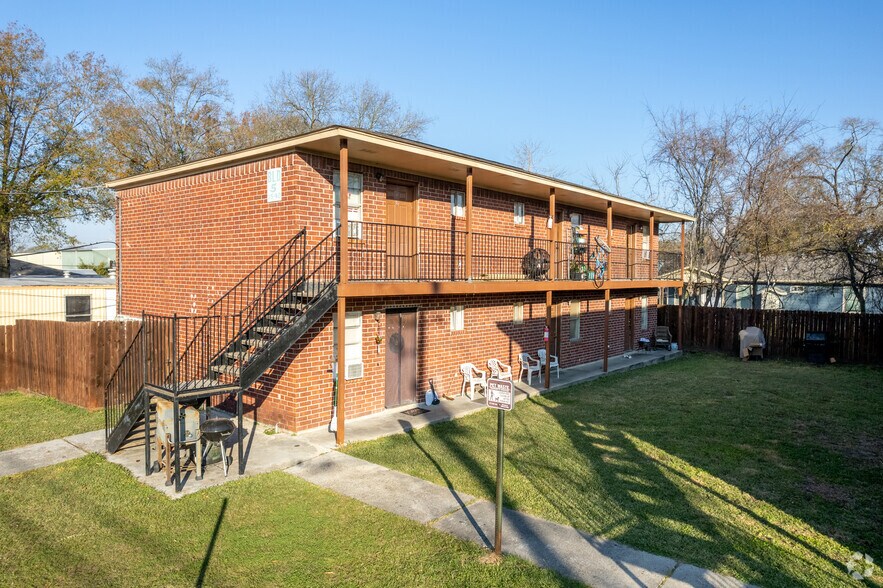 VICTORIA AND CASA APARTMENTS portefeuille de 2 propriétés à vendre sur LoopNet.ca - Photo du bâtiment - Image 2 de 4