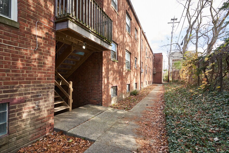 1608 Coventry Rd, Cleveland, OH à vendre - Photo du bâtiment - Image 3 de 27