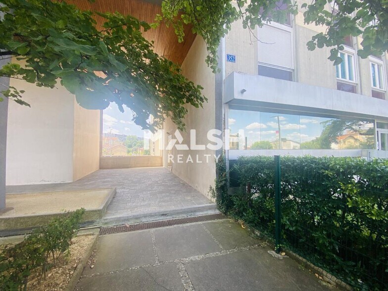Office in Villeurbanne for lease - Building Photo - Image 2 of 6
