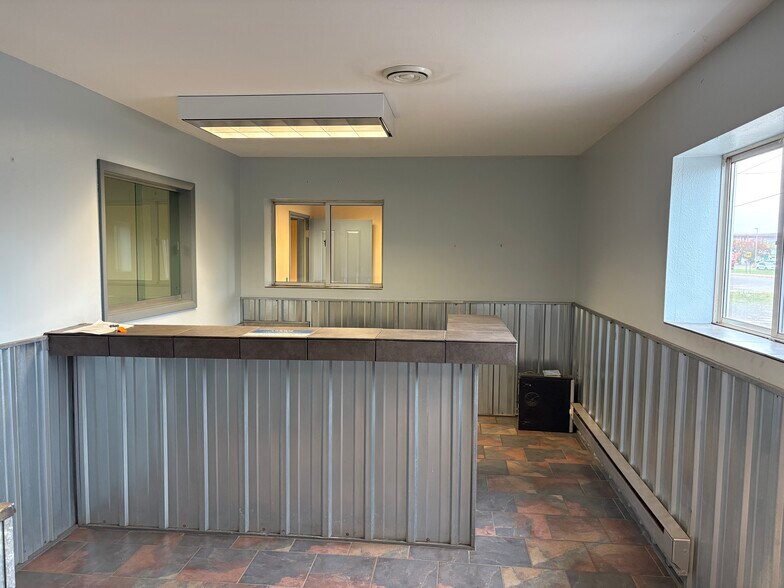 405 John Ave, Superior, WI for lease - Building Photo - Image 2 of 26