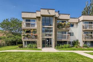 More details for 2344 John Smith Dr, Schaumburg, IL - Multifamily for Sale