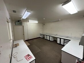 5026 Fruitridge Rd, Sacramento, CA for lease Interior Photo- Image 2 of 7