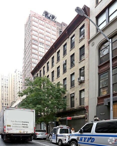 147 W 29th St, New York, NY à louer - Photo du bâtiment - Image 3 de 3