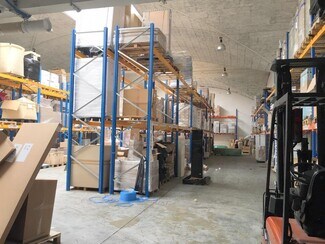 Plus de détails pour Local d'activités à louer