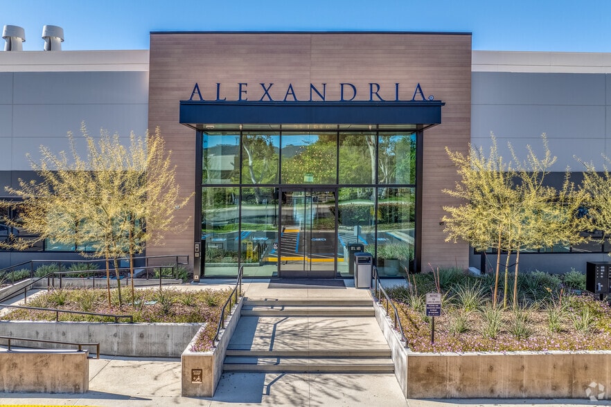 2101 Corporate Center Dr, Thousand Oaks, CA for lease - Building Photo - Image 3 of 6