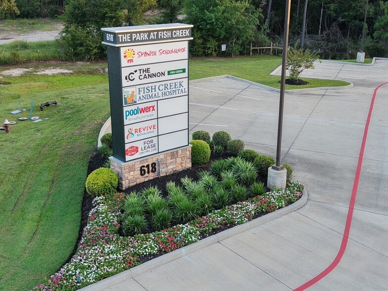 618 Fish Creek Thoroughfare, Montgomery, TX à vendre - Photo du bâtiment - Image 2 de 7