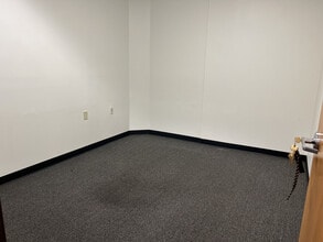 23133 Hawthorne Blvd, Torrance, CA à louer Photo intérieure- Image 1 de 2