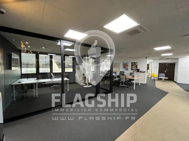 Office in Arcueil for lease - Interior Photo - Image 3 of 8