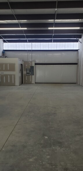 8129 Pine Ridge Rd, Mechanicsville, VA for lease - Interior Photo - Image 3 of 12