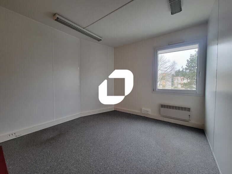 Office in Champlan for lease - Interior Photo - Image 3 of 10