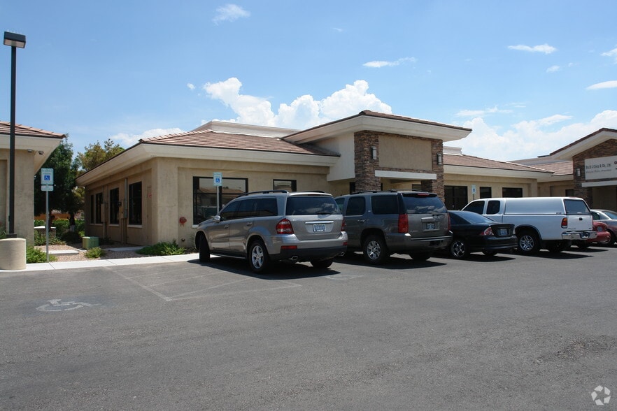 6212 W Desert Inn Rd, Las Vegas, NV à vendre - Photo principale - Image 2 de 7