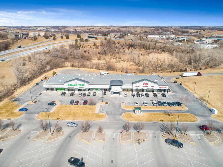 9939-9961 Redick Cir, Omaha, NE for sale - Building Photo - Image 1 of 1