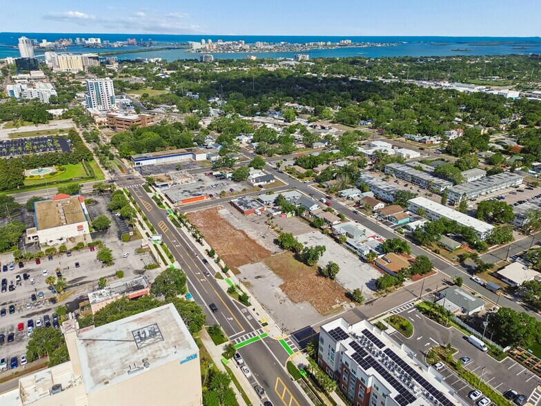 1214-1242 Cleveland Street, Clearwater, FL à vendre - Photo du bâtiment - Image 3 de 9