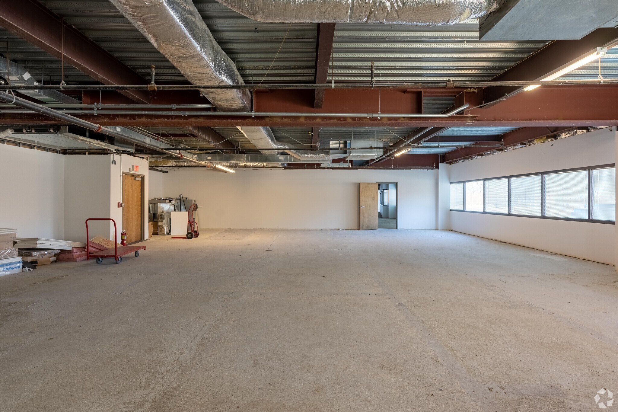 1900 Hollister Dr, Libertyville, IL for lease Interior Photo- Image 1 of 3