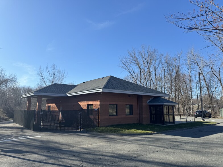 85 University Dr, Amherst, MA for lease - Building Photo - Image 3 of 9