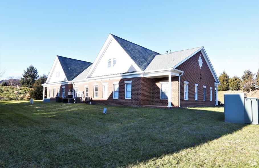 10703 Spotsylvania Ave, Fredericksburg, VA à louer - Photo du bâtiment - Image 2 de 3