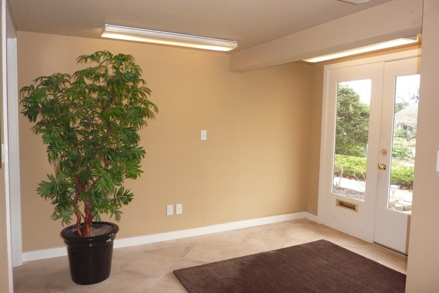 1320 Market St, Kirkland, WA for lease - Lobby - Image 3 of 18