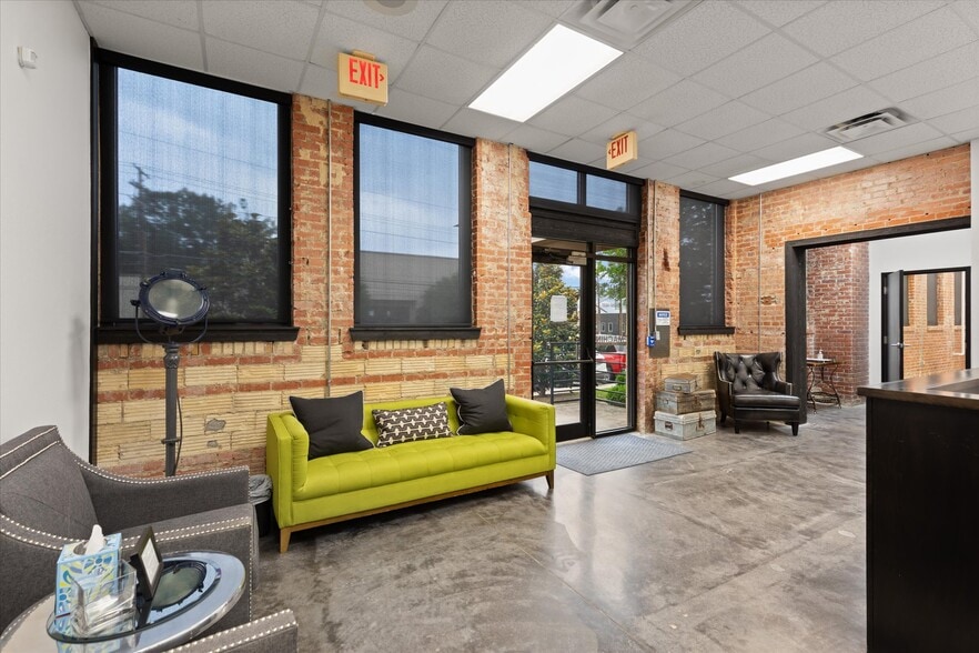 501 N 3rd St, Longview, TX à vendre - Photo du bâtiment - Image 3 de 43