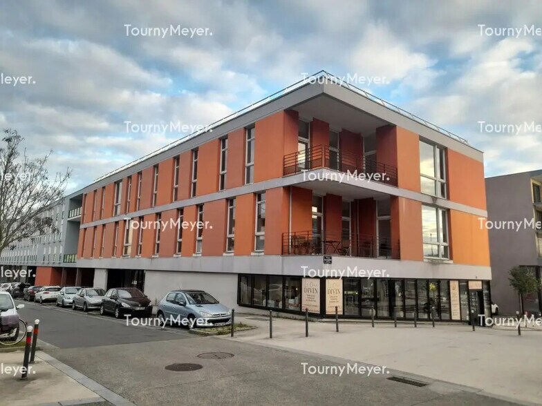 Office in Rennes for lease - Primary Photo - Image 1 of 7