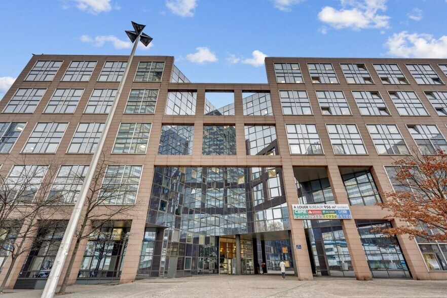 2 Place Des Vosges, Courbevoie à louer - Photo du bâtiment - Image 1 de 19