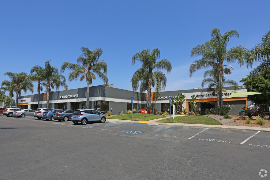 4211 Ponderosa Ave, San Diego, CA for lease - Building Photo - Image 3 of 9