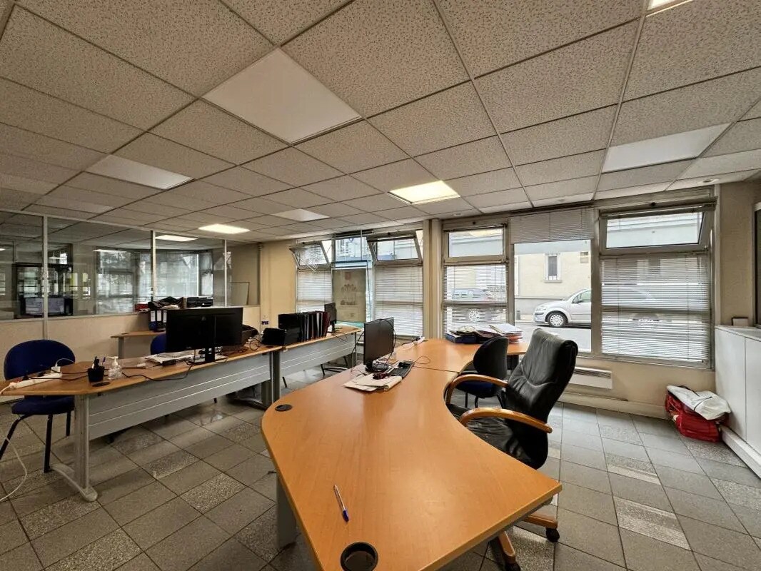 Office in Ivry-sur-Seine for lease Interior Photo- Image 1 of 14