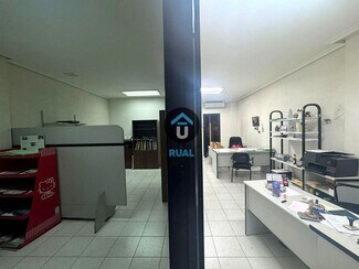 Plus de détails pour Multi-résidentiel à vendre