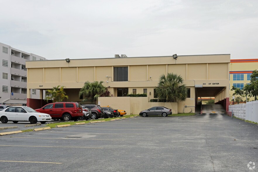 951 NE 167th St, Miami, FL à vendre - Photo du bâtiment - Image 3 de 13