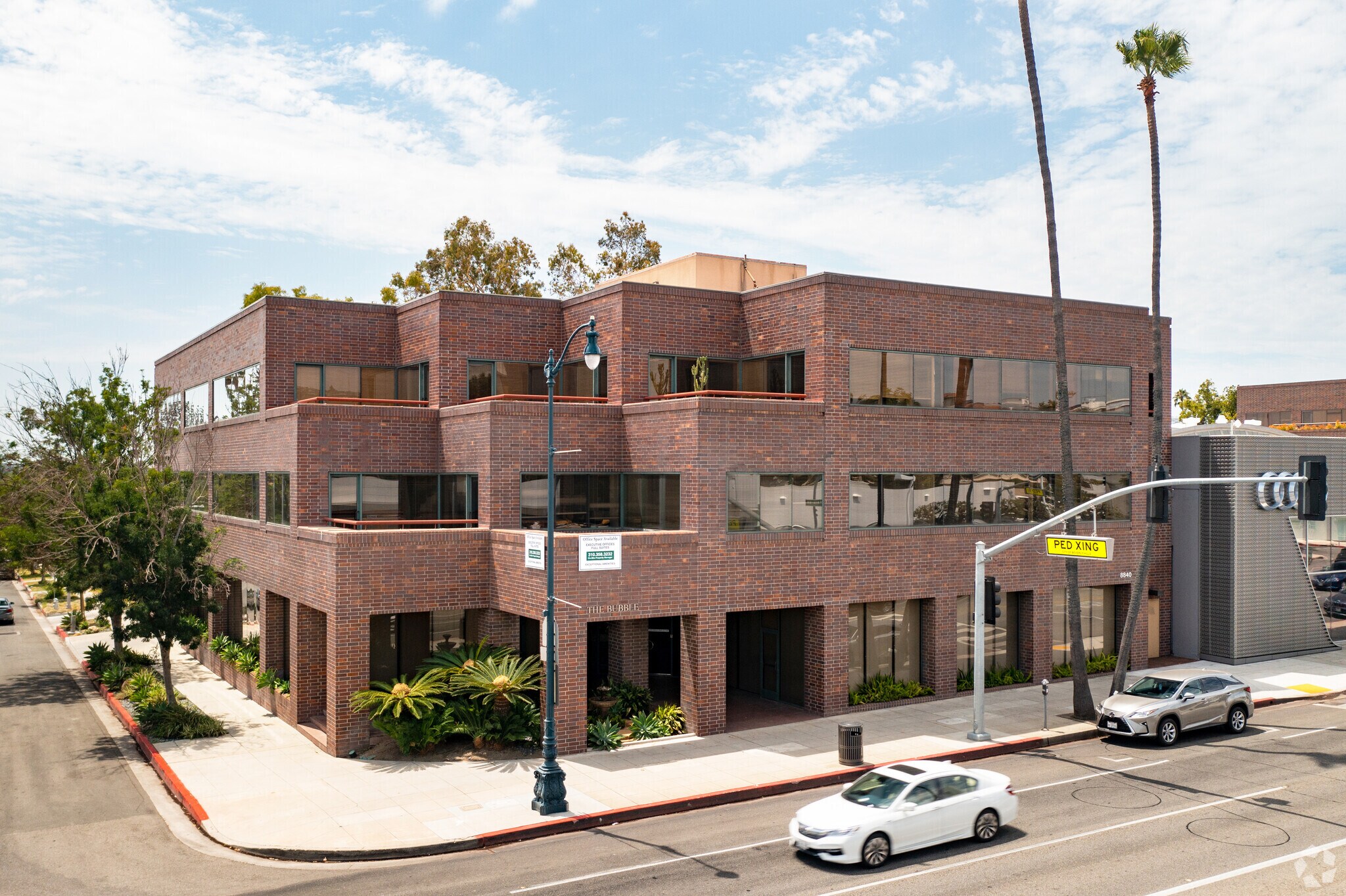 8840 Wilshire Blvd, Beverly Hills, CA à louer Photo du bâtiment- Image 1 de 31