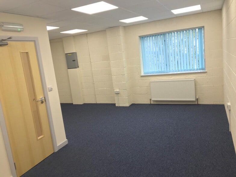 10-16 Little Balmer, Buckingham for lease - Building Photo - Image 2 of 5