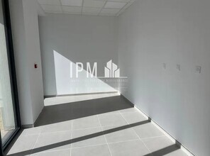 Retail in Roquevaire for lease Interior Photo- Image 2 of 4