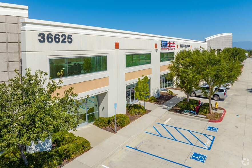 24335 Prielipp Rd, Wildomar, CA for lease - Primary Photo - Image 1 of 2