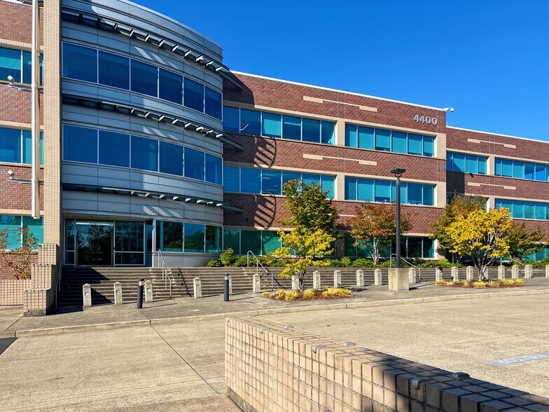 4400 NE 77th Ave, Vancouver, WA à louer - Photo du bâtiment - Image 3 de 19