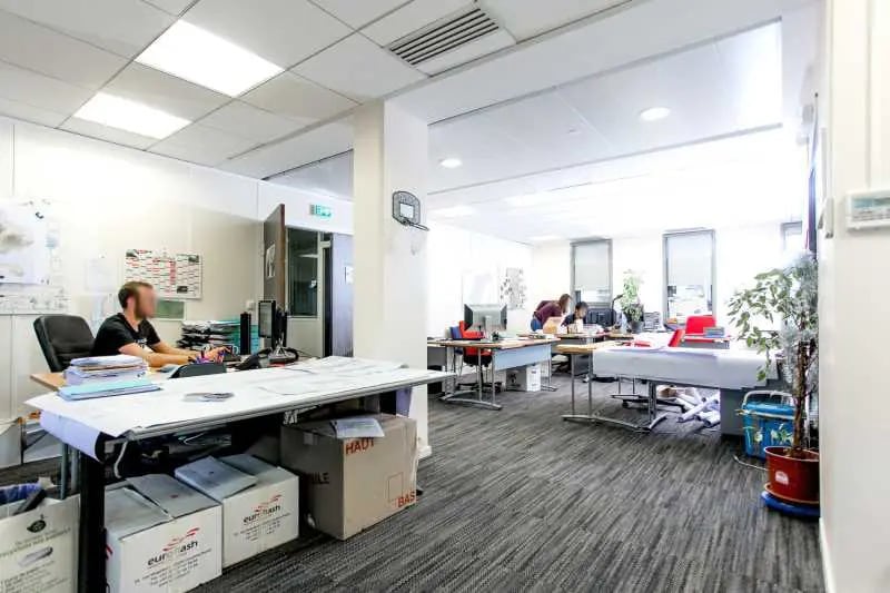Bureau dans Rueil-Malmaison à louer - Photo intérieure - Image 2 de 6