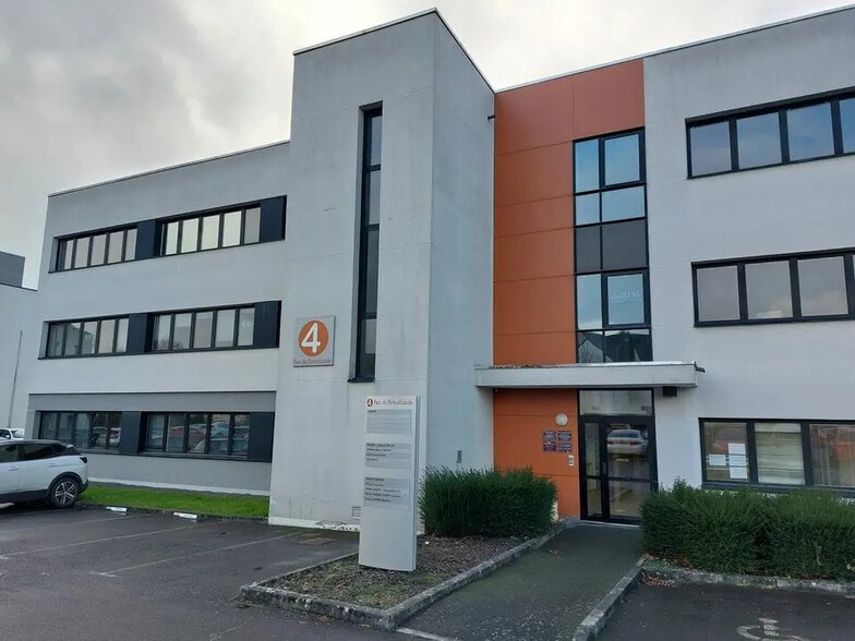 Office in Saint-Grégoire for lease - Building Photo - Image 1 of 5