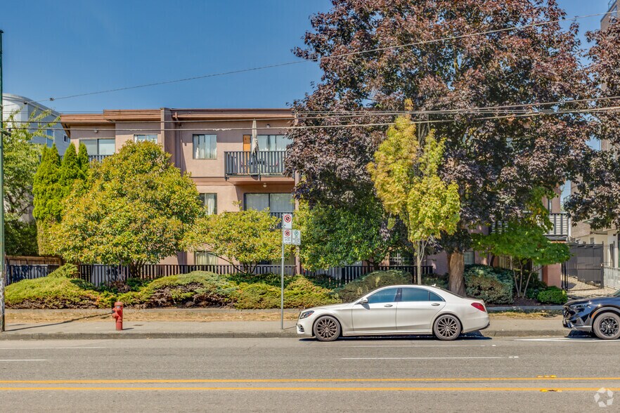 1603 Broadway E, Vancouver, BC à vendre - Photo principale - Image 1 de 2