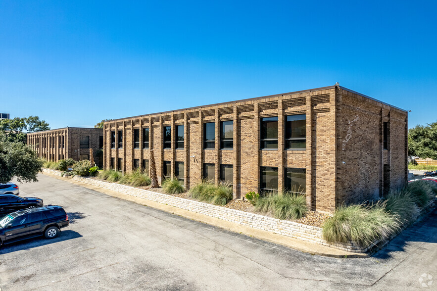 2929 Mossrock Dr, San Antonio, TX for lease - Building Photo - Image 1 of 9