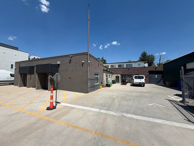 Plus de détails pour 2670 S Delaware St, Denver, CO - Industriel à louer