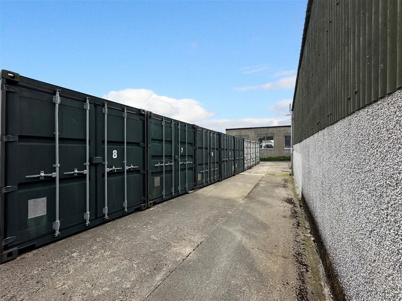 W&D Ross Hardware Store & Paint Spectrum portefeuille de 2 propriétés à vendre sur LoopNet.ca - Photo du bâtiment - Image 3 de 33