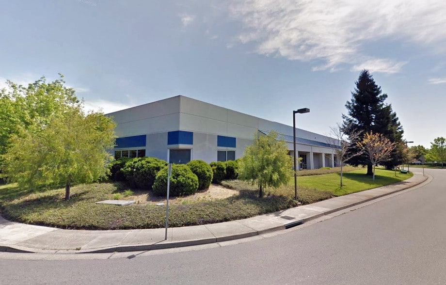 740 Southpoint Blvd, Petaluma, CA for sale - Building Photo - Image 2 of 13