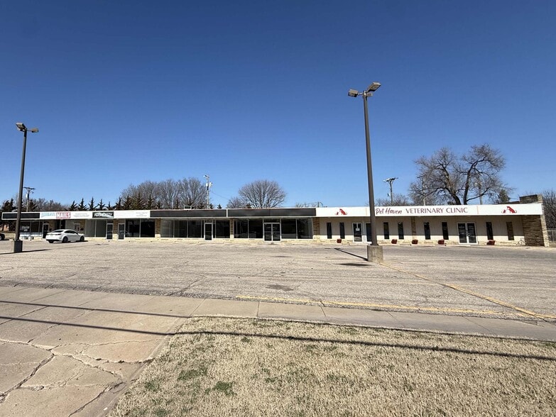2642 13th N St, Wichita, KS à vendre - Photo du bâtiment - Image 2 de 15