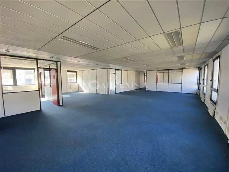 Office in Lognes for lease - Interior Photo - Image 2 of 12
